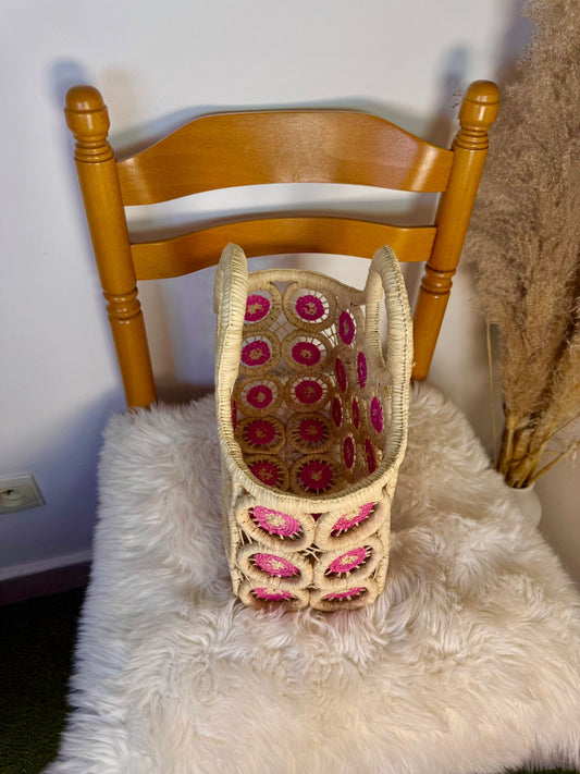 Panier artisanal en raphia style moulin à vent rose taille M