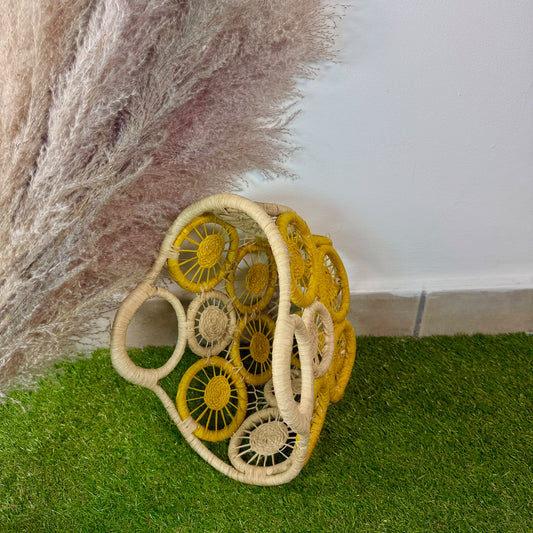 Panier artisanal en raphia style moulin à vent jaune taille M