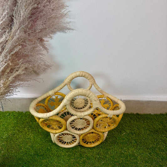 Panier artisanal en raphia motif moulin à vent et soleil jaune taille M