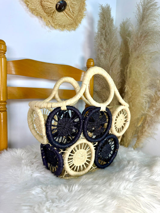 Panier 100% artisanal en raphia motif soleil noir taille M